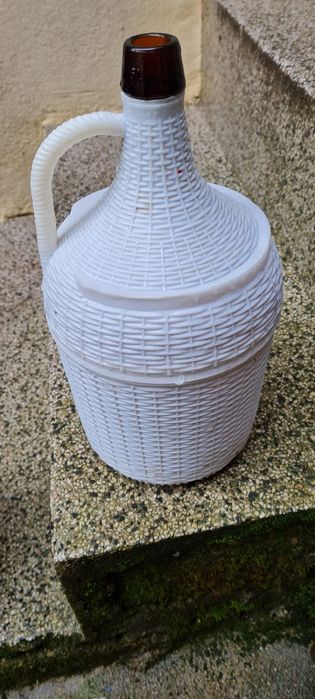 Garrafões de vidro441491701870766081
