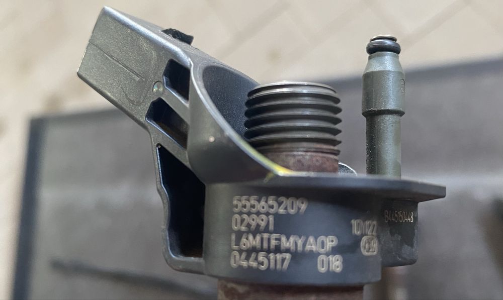 Wtryskiwacze Opel Insignia A 2.0 cdti BiTurbo 195 A20DTR wtryski