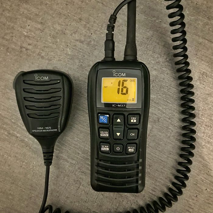 Radiotelefon morski Icom IC-M37 + HM-165 ZESTAW