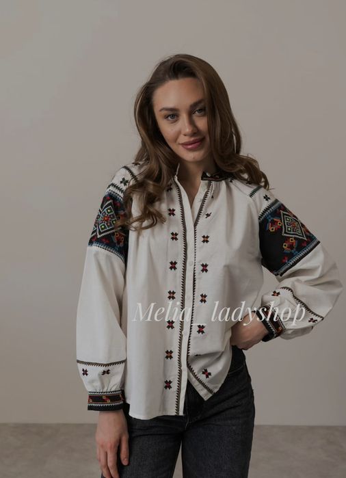 Сорочка з шикарною вишивкою