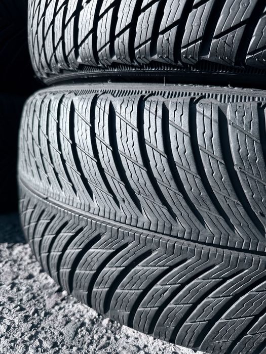 235 40 19 Michelin Pilot Alpin 5 90% Шини Зима