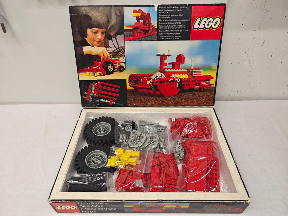 Lego Technic 851 "Tractor"; 1977; [130]