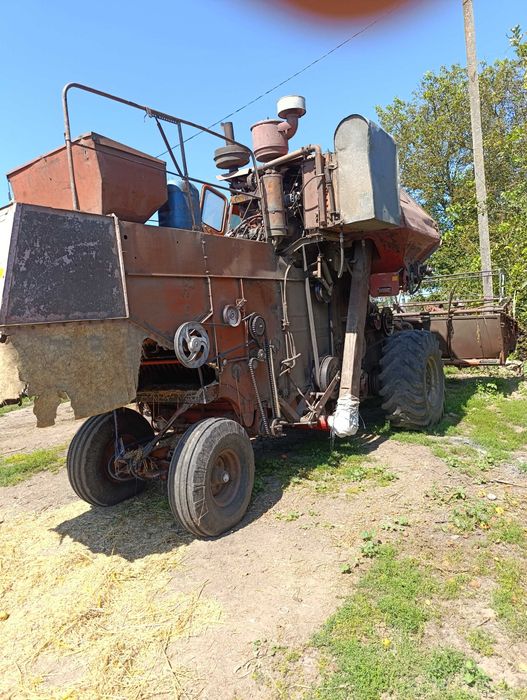 Нива СК 5 М,+ ще є різні запчастини до ниви ,+ще є жатка на 5 м