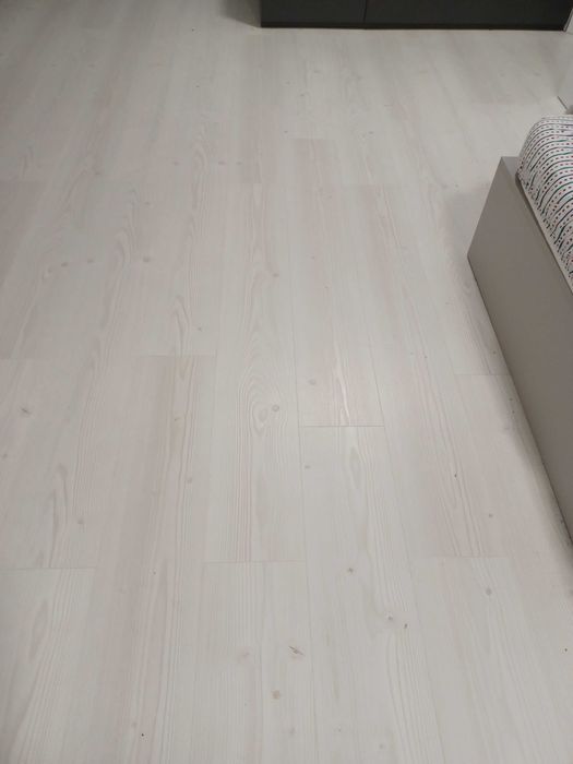 Piso Laminado - Pinho Invery Branco - EGGER PRO - 9,25 m2 - Novo