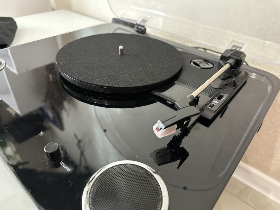 Новий програвач Ion Max LP