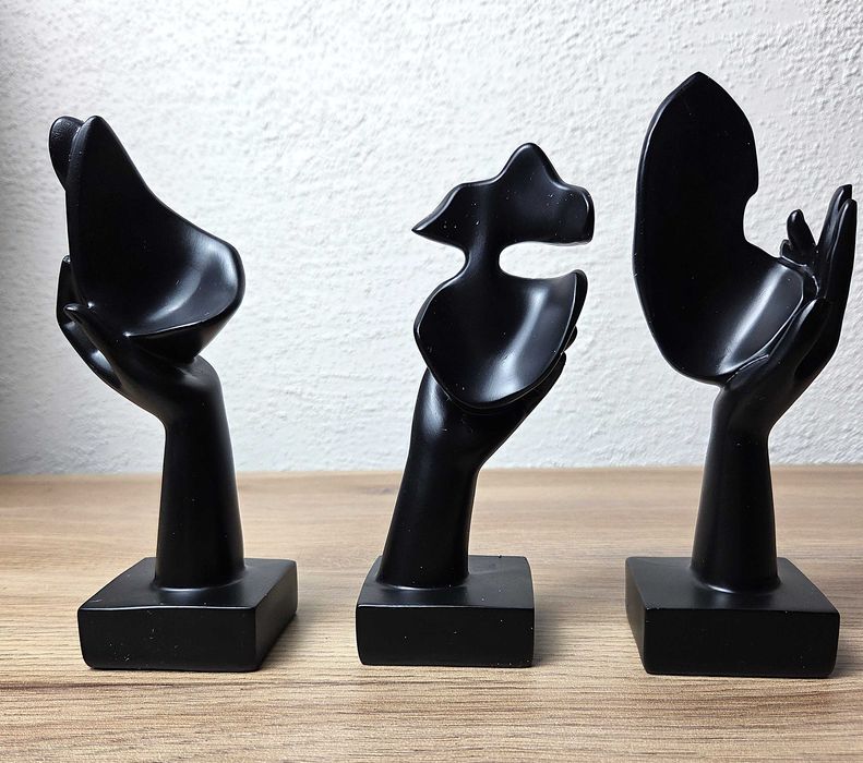 Zestaw trzech figurek dekoracyjnych