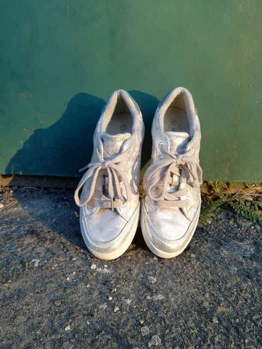 Продам жіночі кросівки Graceland