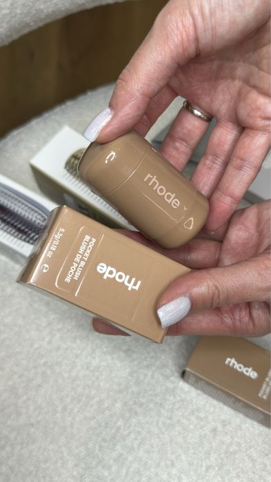 Кремові румяна Rhode