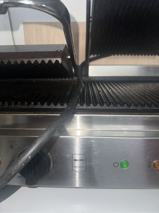 Metro bread toaster