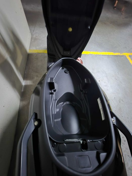 Vendo maxi-scooter SYM Joyride 300 ABS, com apenas 1.076 km