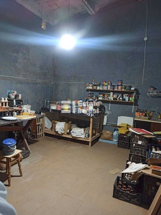 Продам приміщення у с. Новоселиця, Хмельницька обл.