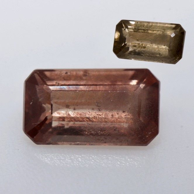 Гранат александритовый со сменой цвета