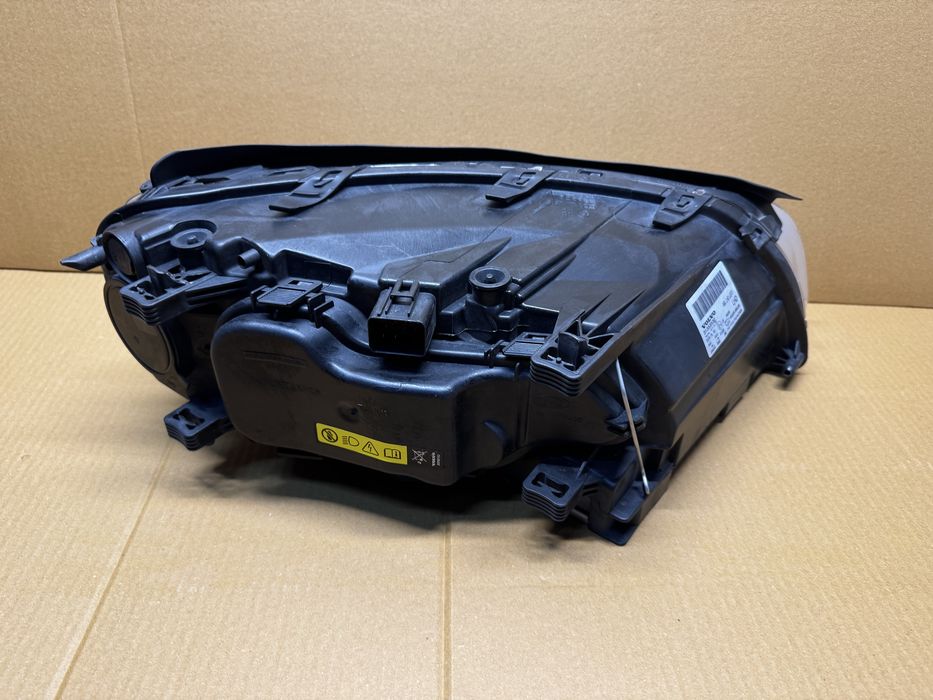 Lampa,reflektor xenon skretny volvo v70,s80,xc70  31353,532