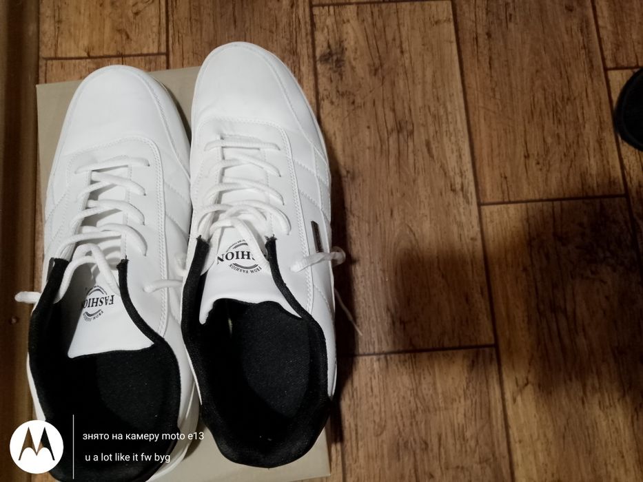 Кросівки на весну- літо