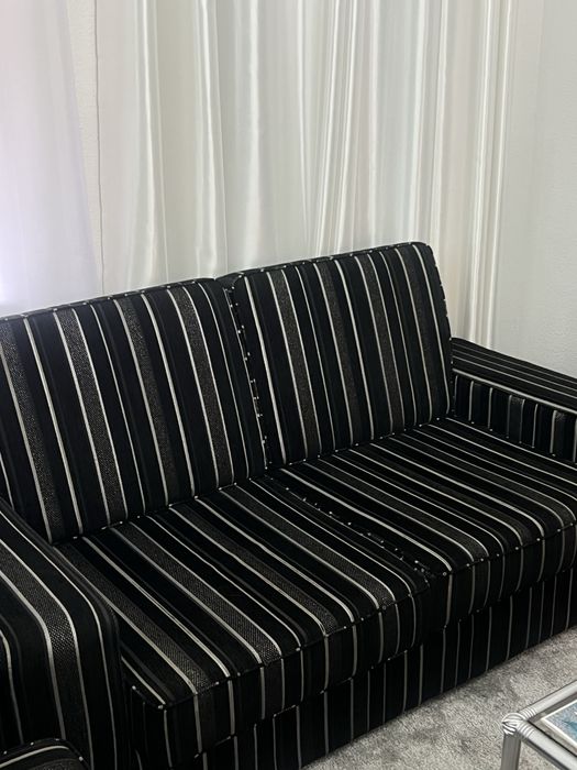 Dois sofas em otimo estado.
