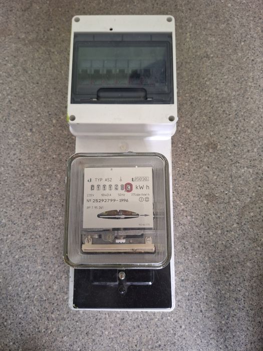 Rozdzielnia elektryczna skrzynka licznik 230V