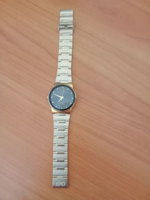 Продам часы  женские с циферблатом  на батарейке