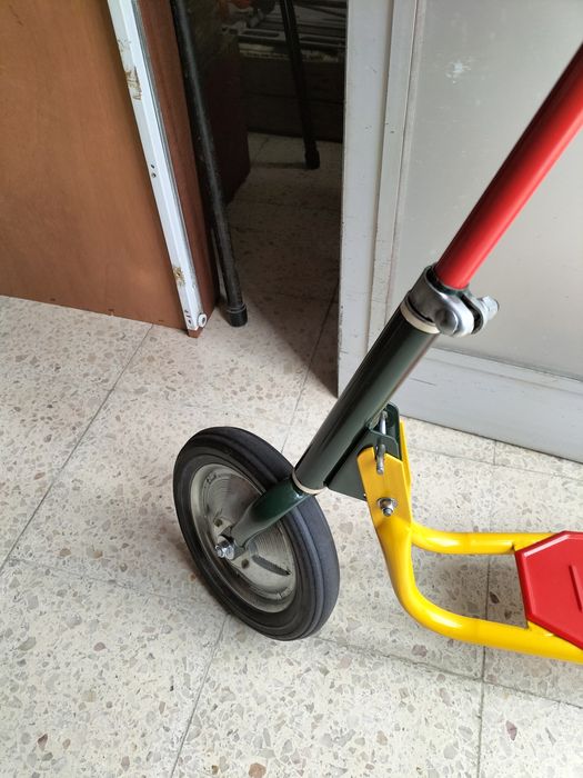 Trotinete francesa antiga, restaurada