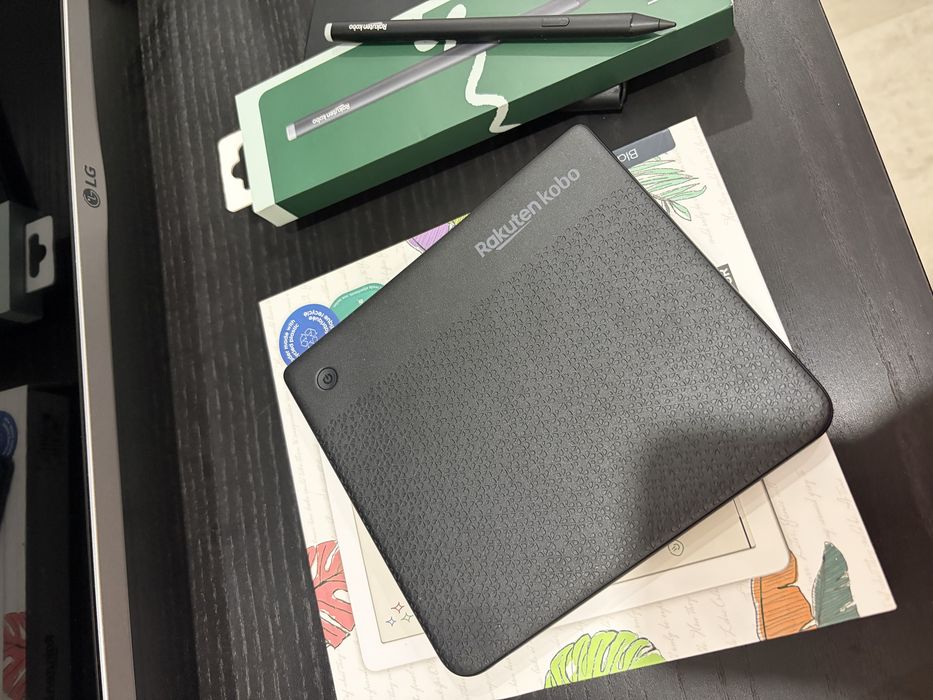 Kobo color preto com stylus e capa original