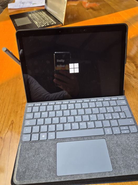 Microsoft Surface Go