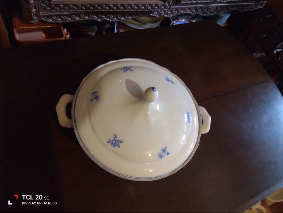 Terrina redonda da marca Coimbra