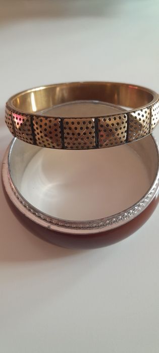 Duas Pulseiras novas