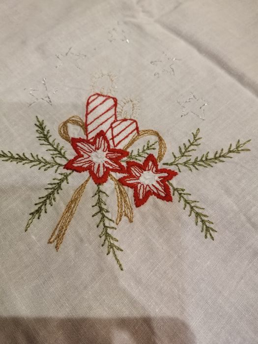 Świąteczny obrus na stół,środek stołu vintage, biały, ręczny haft