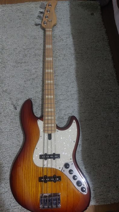 Baixo Marcus Miller V7 Sire - Swamp Ash