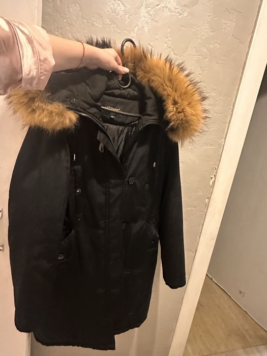 Продам парку с натуральным мехом