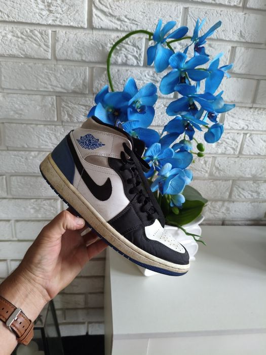Nike Jordan 1 Mid SE rozm 42,5
Królewski Czarny Palec