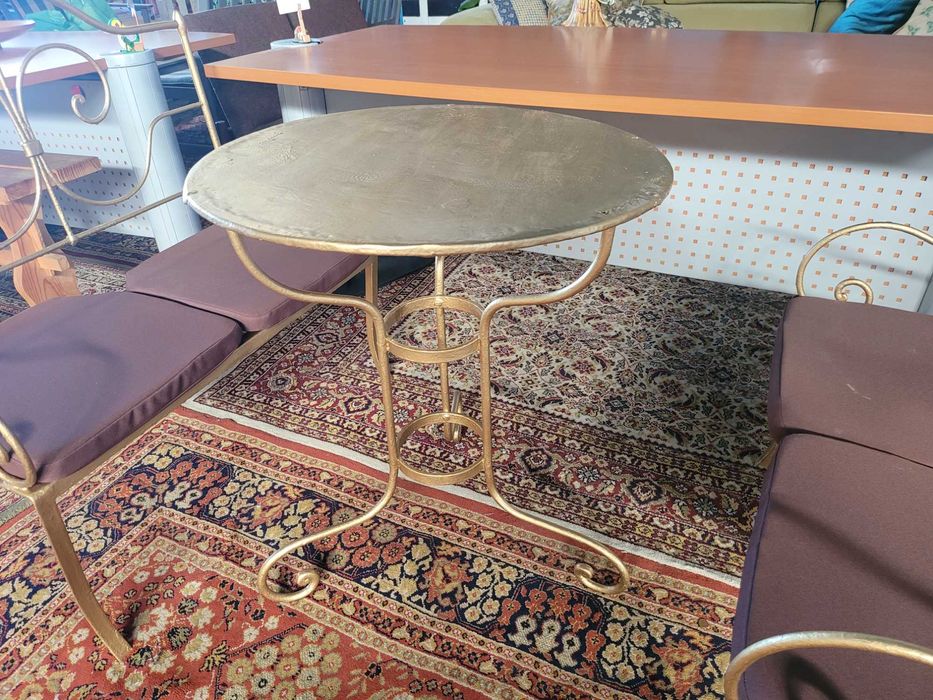 Conjunto de jardim em ferro - Dois bancos de dois lugares mais m