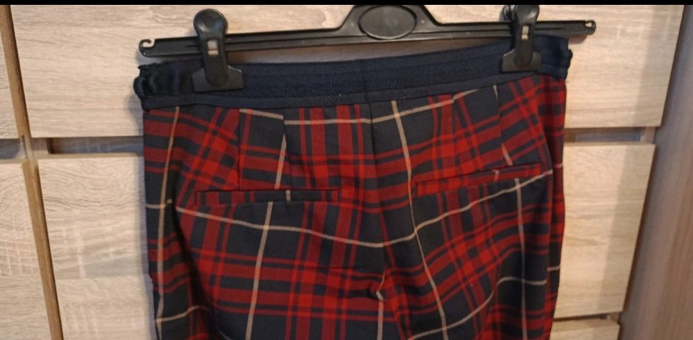 Czerwone Eleganckie damskie spodnie w krate