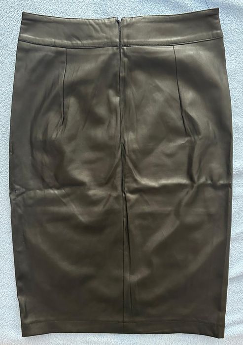 Saia midi ecopele preta Bershka