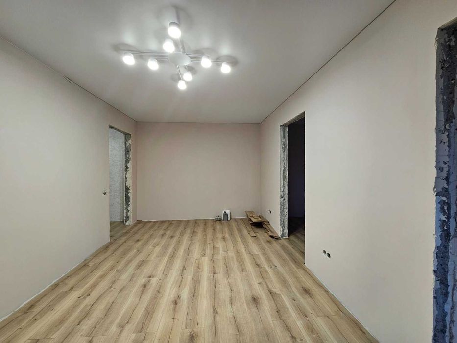 Продається чотирикімнатна квартира в районі Польової