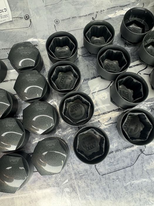 Ковпачки на болти Audi Ауді 17MM original 4M0-601-173-A