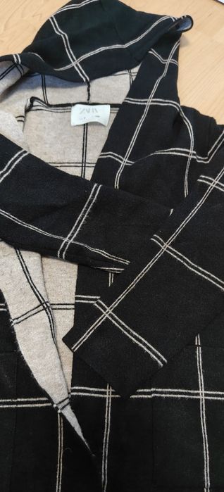 Sweter z kapturem zara