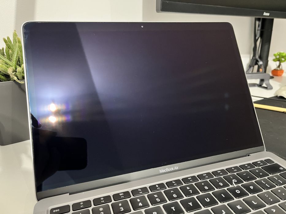 Laptop Macbook Air 13" M1 16GB RAM | 512GB SSD | 8-core GPU Zestaw