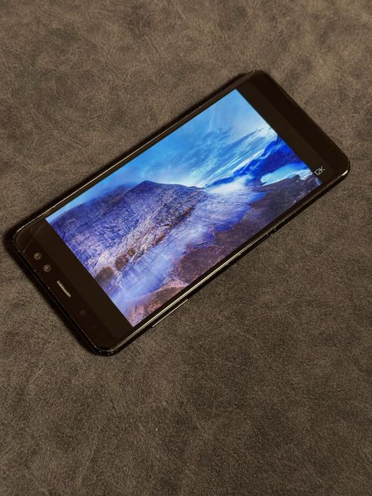 Samsung Galaxy A8 (2018) — NFC, Super AMOLED. Отличный стан!