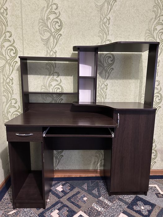 Продам компьютерный стол