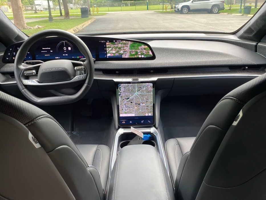 Lucid Air Touring      2024