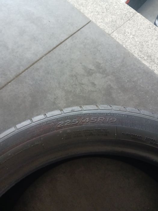 Vendo pneus semi-novos 225/45/19 Hankook