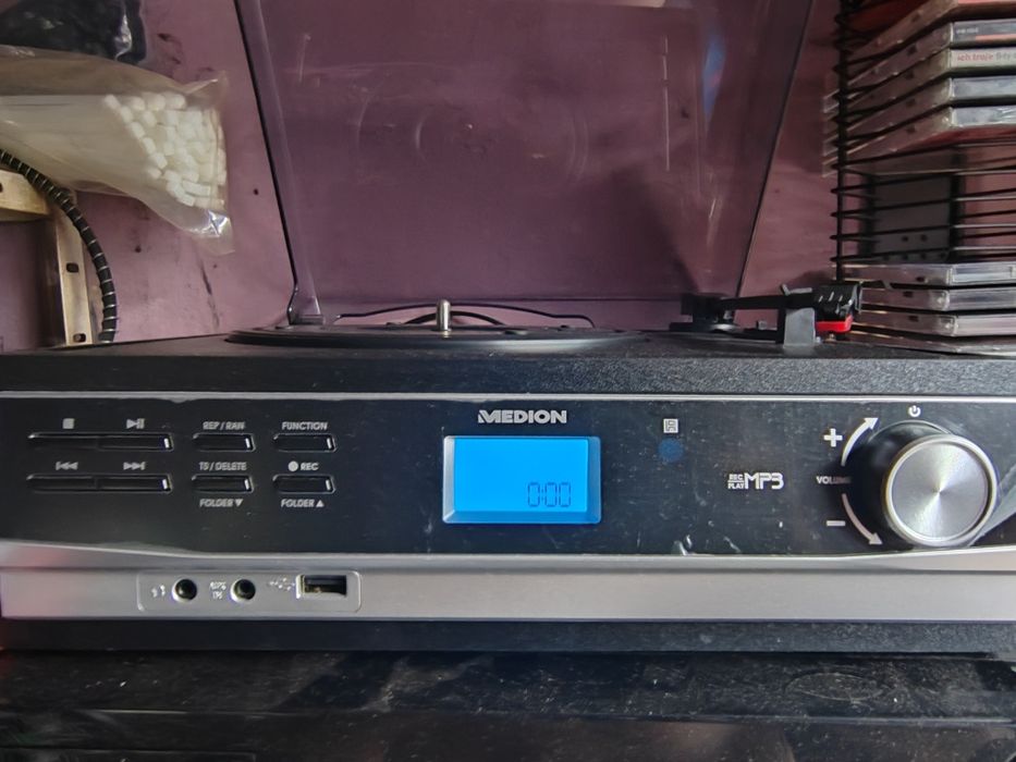 Gramofon Medion.