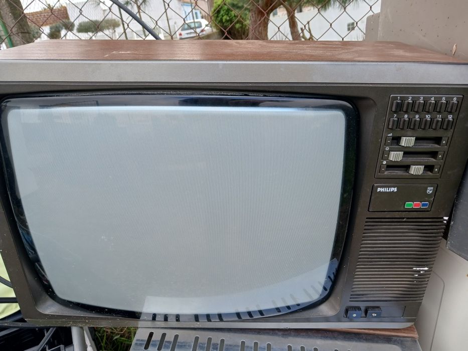 Tv antiga para decoração