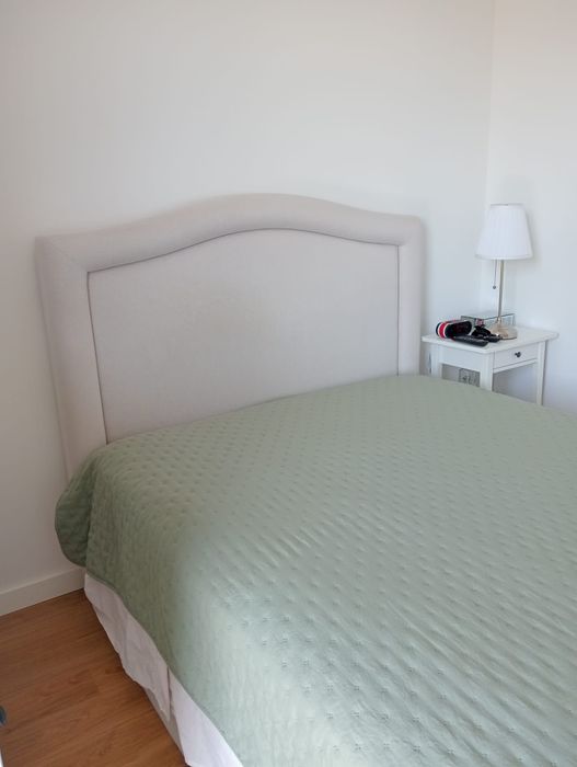 Cama Sommier e cabeceira tecido