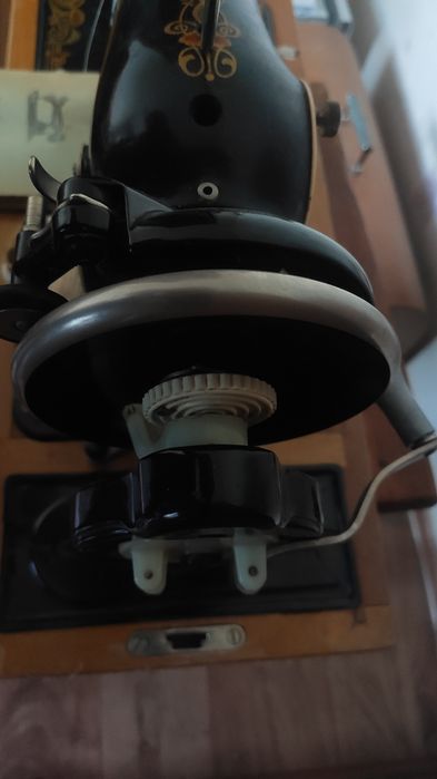 Продам швейную машинку