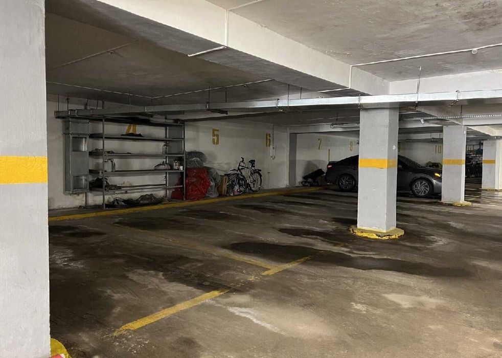 Продаж паркомісця на Поділлі