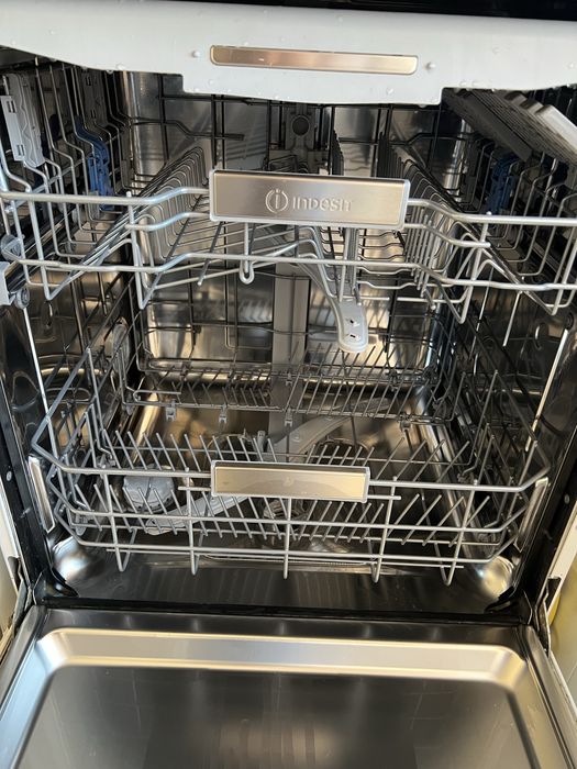 Máquina de Lavar Loiça Indesit DFO 3T133 AF