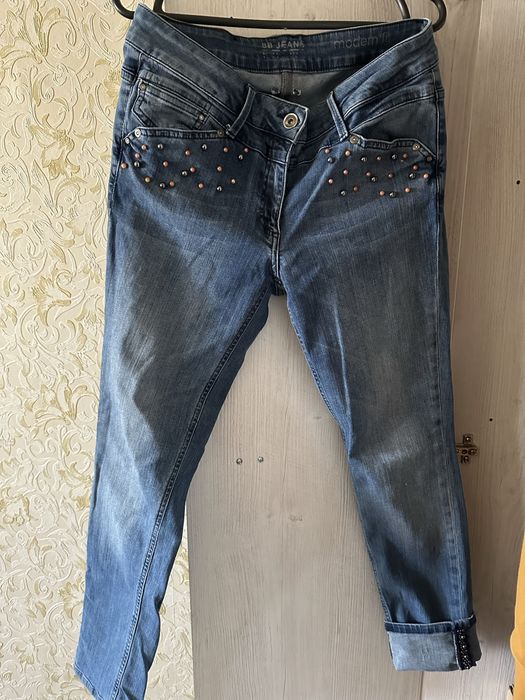 Женские джинсы