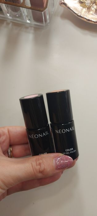 Nowe lakiery hybrydowe neonail