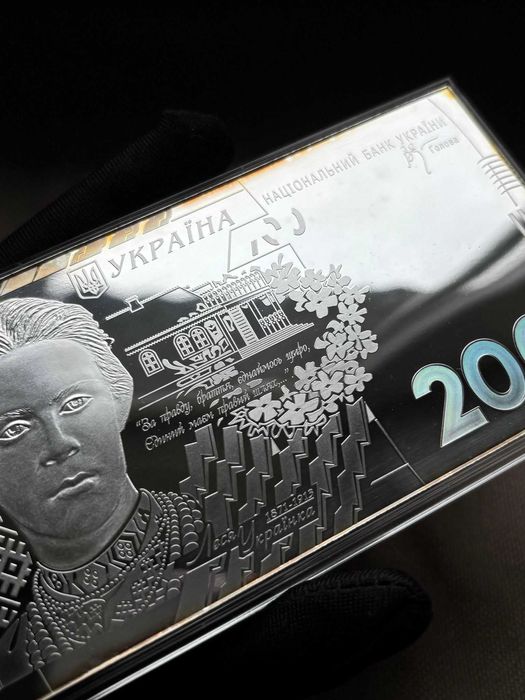 Срібна банкнота 200 гривень